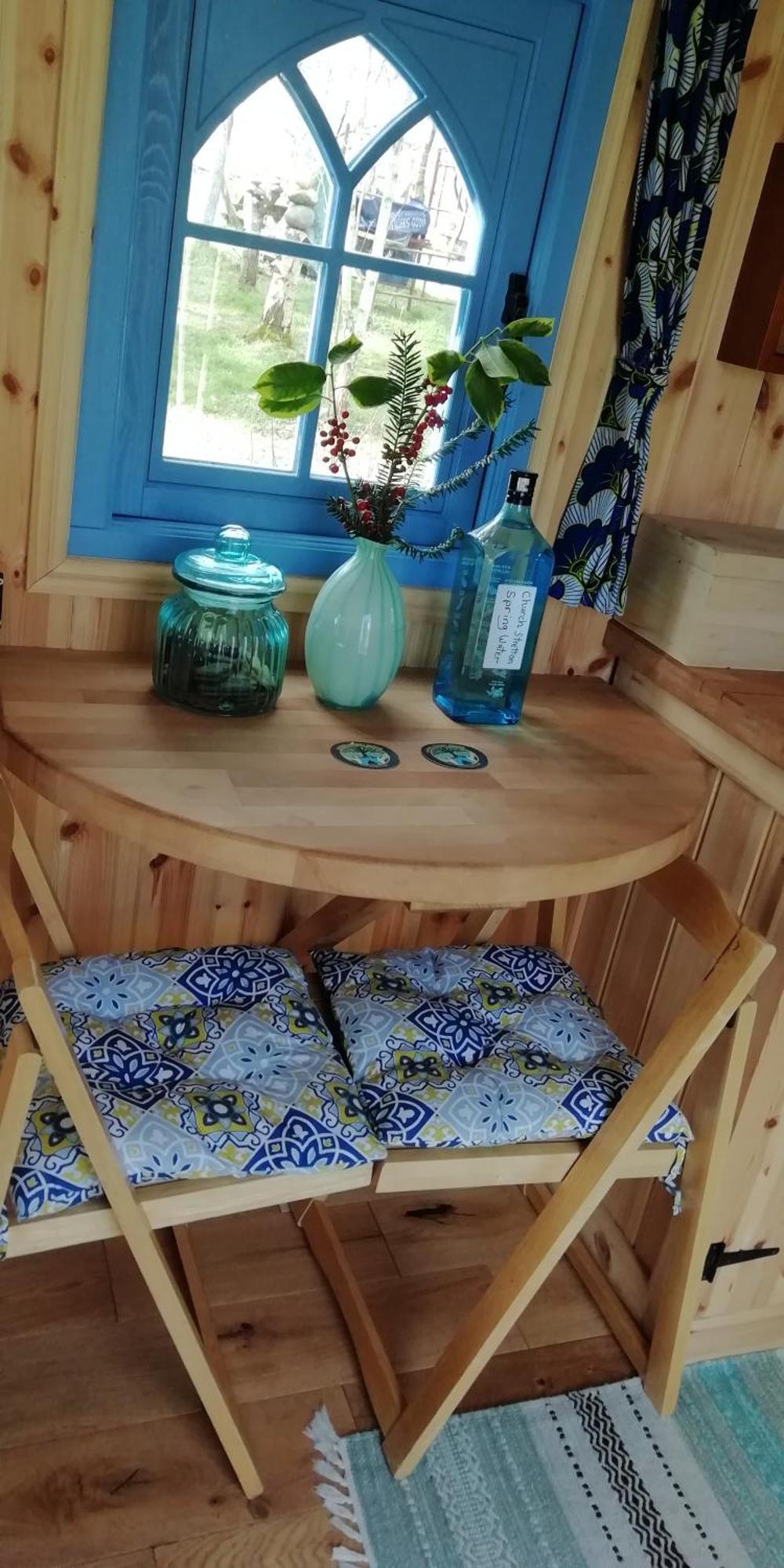 Sapphire Forest Garden Shepherd's Hut * Church Stretton