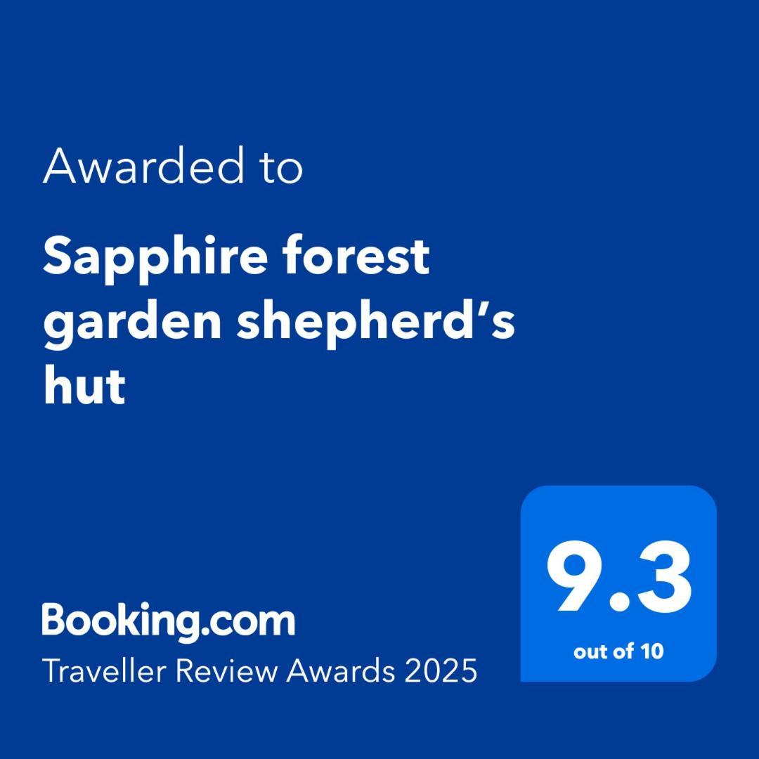 Chalet Sapphire Forest Garden Shepherd's Hut